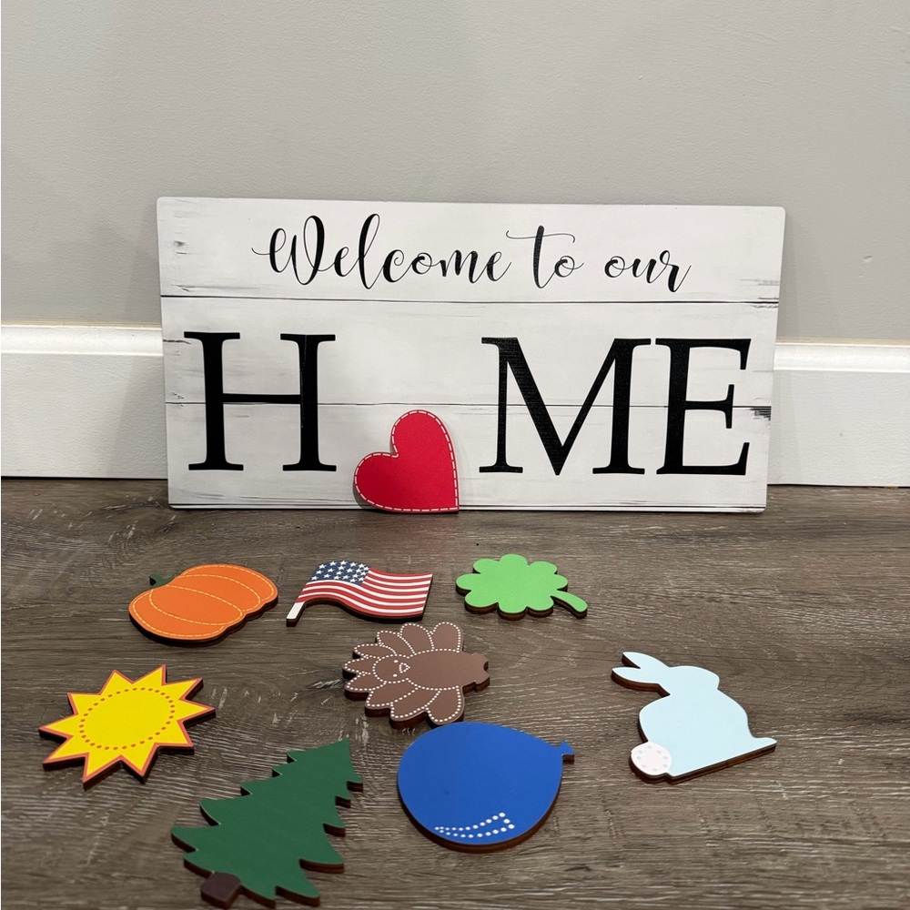 Welcome Home Sign with Interchangeable Seasonal Icons
